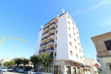 4 LOCALI A ROSETO DEGLI ABRUZZI