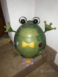 Bidone metallo a forma di rana
