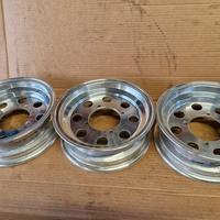 cerchi alluminio 8 pollici e tre gomme 3.50-8