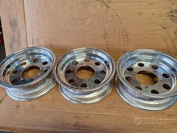 cerchi alluminio 8 pollici e tre gomme 3.50-8