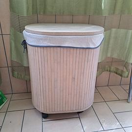 Portabiancheria/contenitore in bambù con rotelle