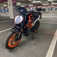 Moto Duke 390