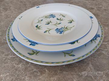 Piatti in porcellana Solaria con decori floreali 