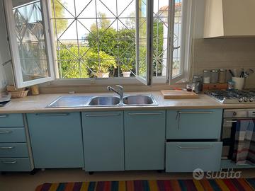 Cucina con isola centrale