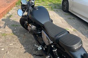 Moto Guzzi V9 - 2024