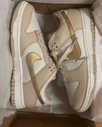 Nike Dunk "Gold Swoosh" Sneakers, taglia 36.5