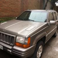 Jeep 5900 V8