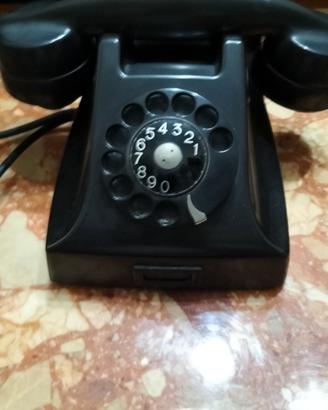 2 telefoni antichi