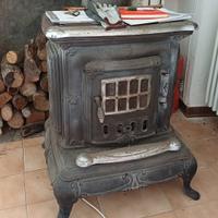 Stufa in ghisa a legna