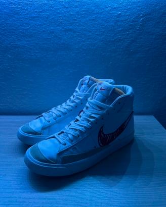 Nike Blazer Mid ’77 Sketch Bianco/Rosso