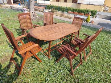 tavolo in legno da giardino