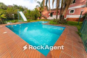 Rustico / Casale di 1069 m² con più di 5 locali e 