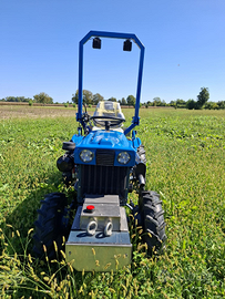 Kubota B 7000 e attrezzature