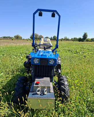 Kubota B 7000 e attrezzature