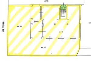 Locale commerciale con piazzale privato