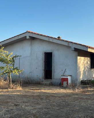 Villacidro Ampio Terreno con Magazzini