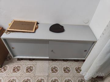 Mobiletto basso in legno 2 ante