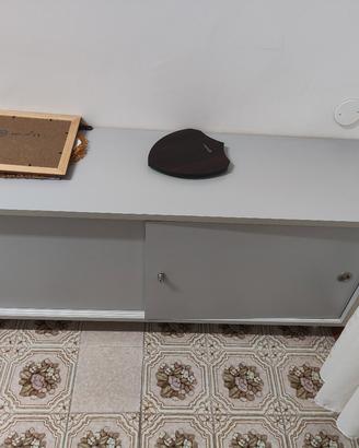 Mobiletto basso in legno 2 ante