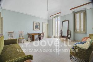 Palazzo / Stabile di 371 m² con 5 locali a Rutigli