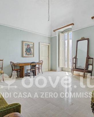 Palazzo / Stabile di 371 m² con 5 locali a Rutigli