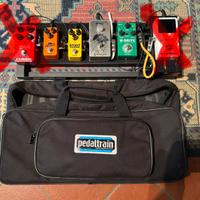 Pedal train mini, alimentatore Modtone e pedali