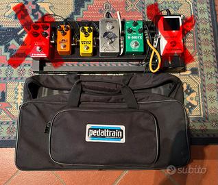 Pedal train mini, alimentatore Modtone e pedali