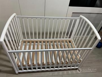 Lettino con ruote 120x60 compreso di materasso