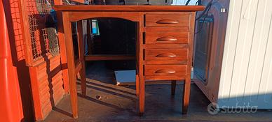 tavolino con 4 cassetti