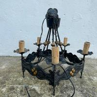 Lampadario antico in ferro battuto