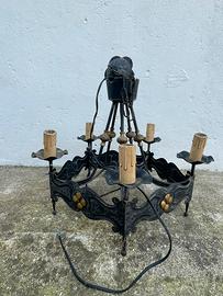 Lampadario antico in ferro battuto