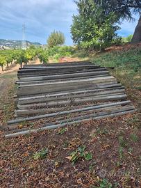Pali di cemento triangolari e quadrati per vigneti