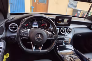 Mercedes tenuta bene