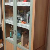 Credenza con vetrata