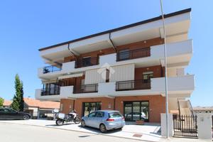 4 LOCALI A PORTO SAN GIORGIO