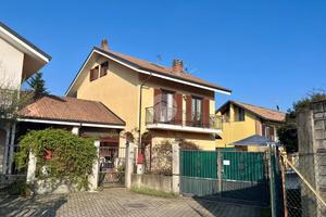 VILLA SINGOLA A BRUINO