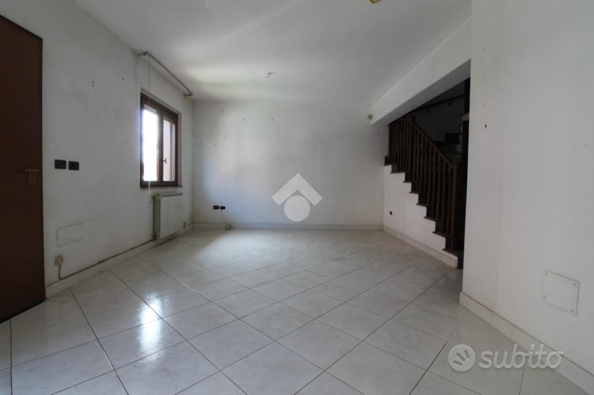 VILLA A SCHIERA A CASAGIOVE - Vista 6
