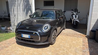 Mini Cooper SE elettrica