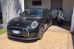 Mini Cooper SE elettrica
