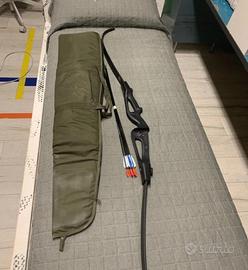 Arco e attrezzatura per tiro con l’arco