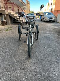 Triciclo elitrico a Pedali con Cestino
