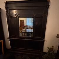 Antico appendiabiti a parete in legno massello