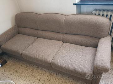 Divano a tre posti con  letto singolo