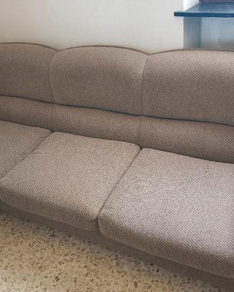 Divano a tre posti con  letto singolo