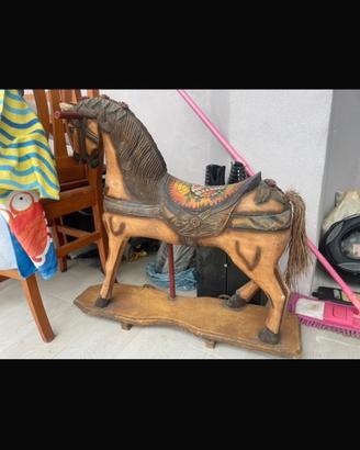 Cavallo Giocattolo Con Criniera Pettinabile – Espositore Incluso – Marca LEADD