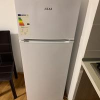 Frigorifero con congelatore Akai 216l