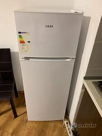 Frigorifero con congelatore Akai 216l