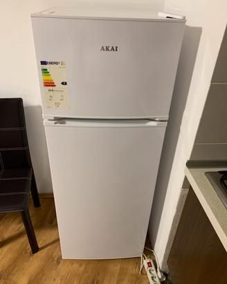 Frigorifero con congelatore Akai 216l