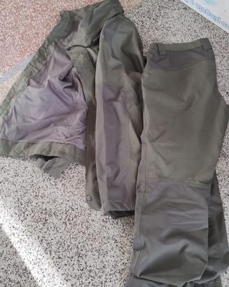 giacca e pantaloni idrorepellenti caccia e pesca