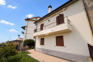 CASA SEMINDIPENDENTE A MOMPEO