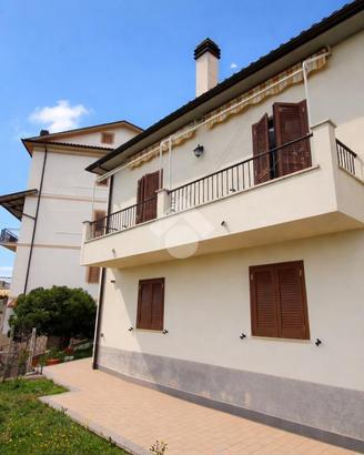 CASA SEMINDIPENDENTE A MOMPEO